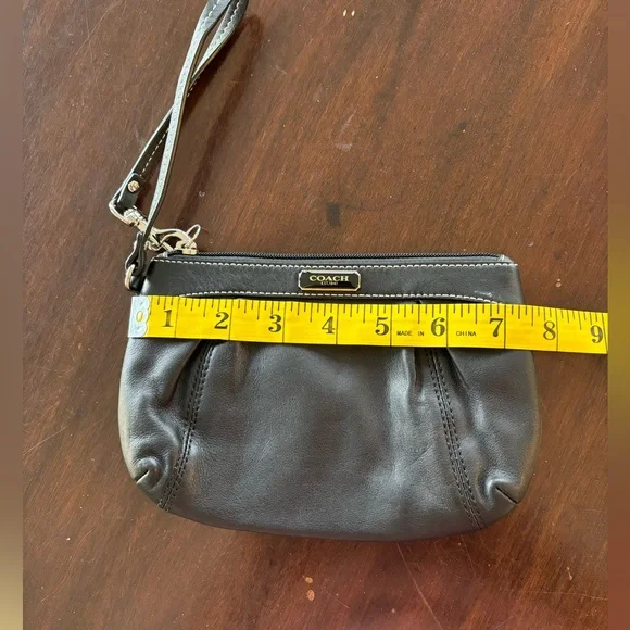 Coach | Black | Pleated Leather | Wristlet |‎ Y2K - Picture 4 of 5